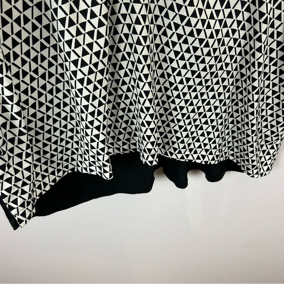 Melissa McCarthy Black and White V-Neck Tunic Blouse Size 1X - Picture 6 of 9